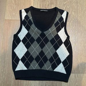 Brandy Melville small navy blue argyle sweater vest